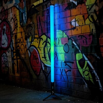 LED Tube RGBWA Akku-Röhre mieten – 143 cm Pixel Tube mit Wireless DMX - LED Tube RGBWA Akku-Röhre mieten | Wireless DMX Pixel Tube